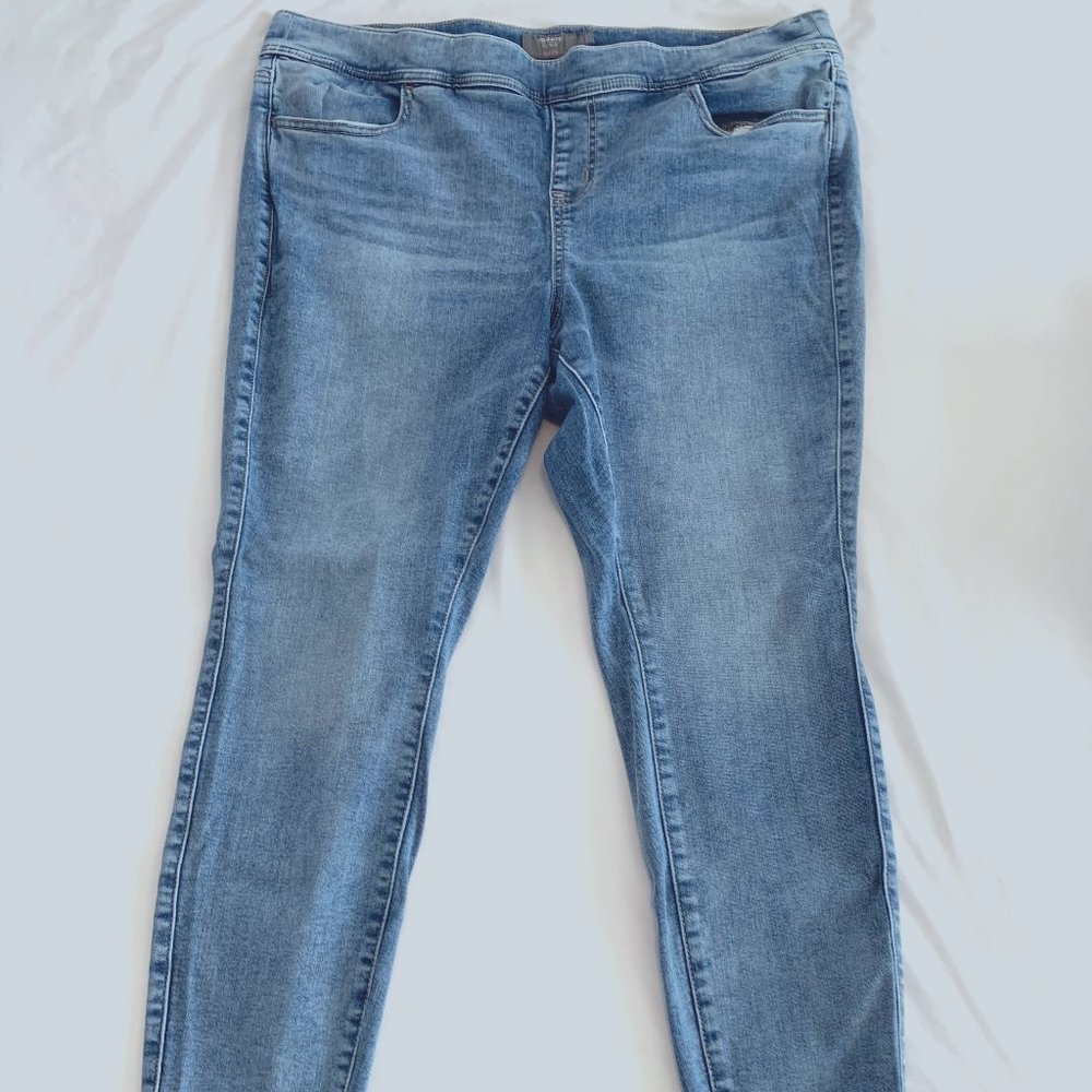 Torrid Lean Jean/Jegging Size 18 Short Medium Wash